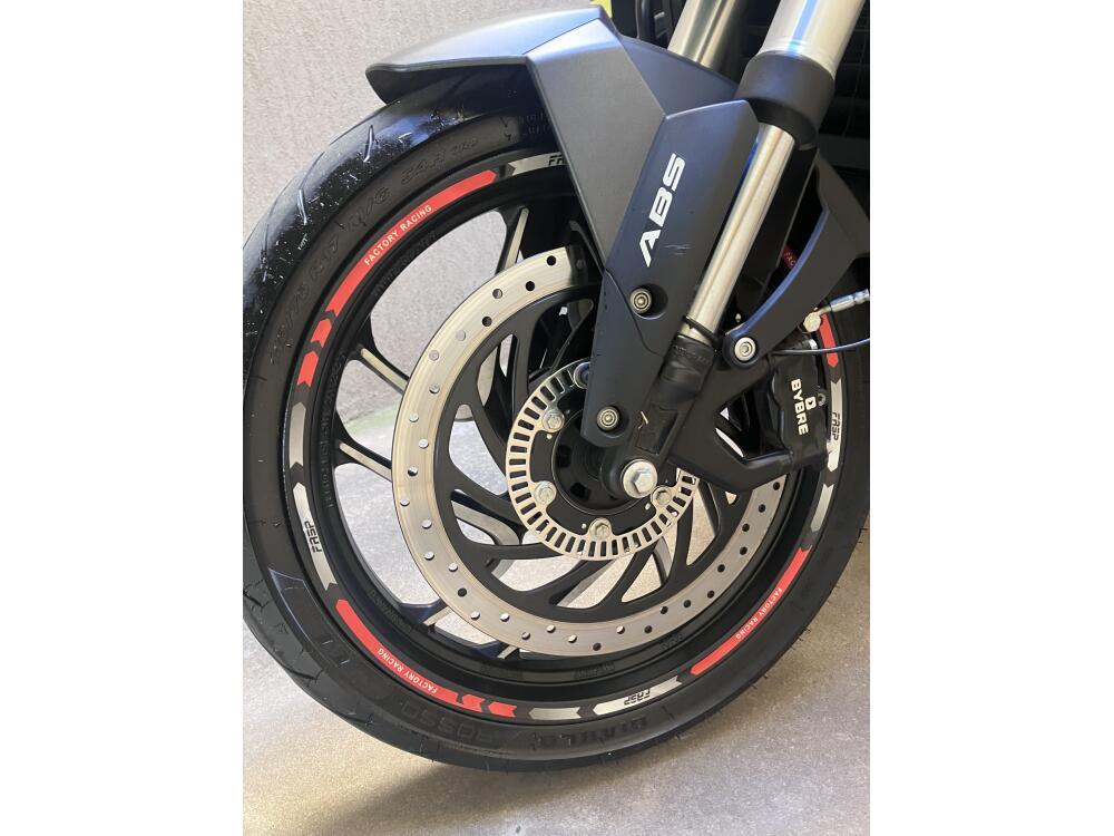 Bajaj Dominar