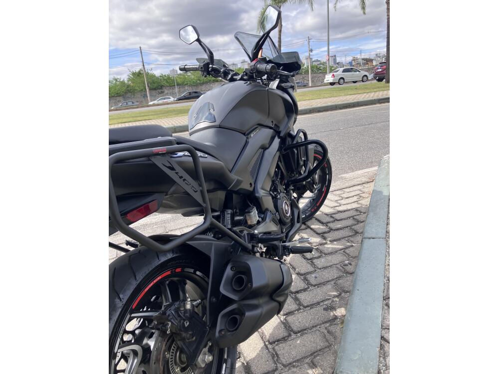 Bajaj Dominar