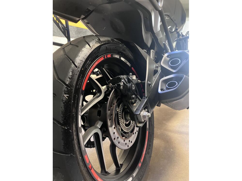 Bajaj Dominar