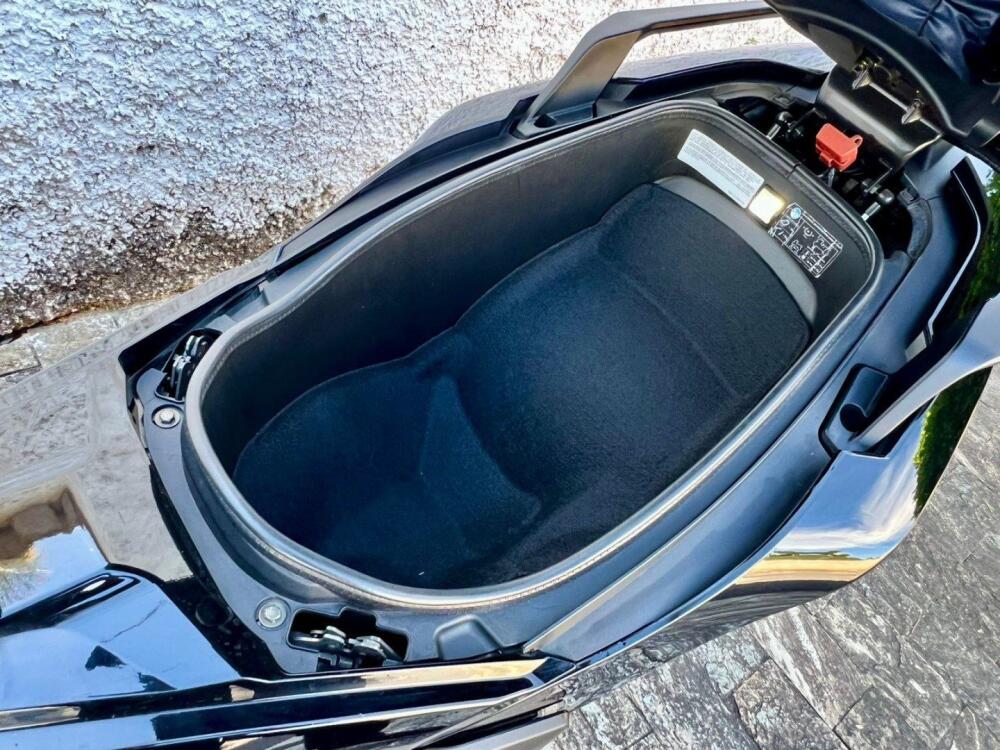 Kymco AK 550