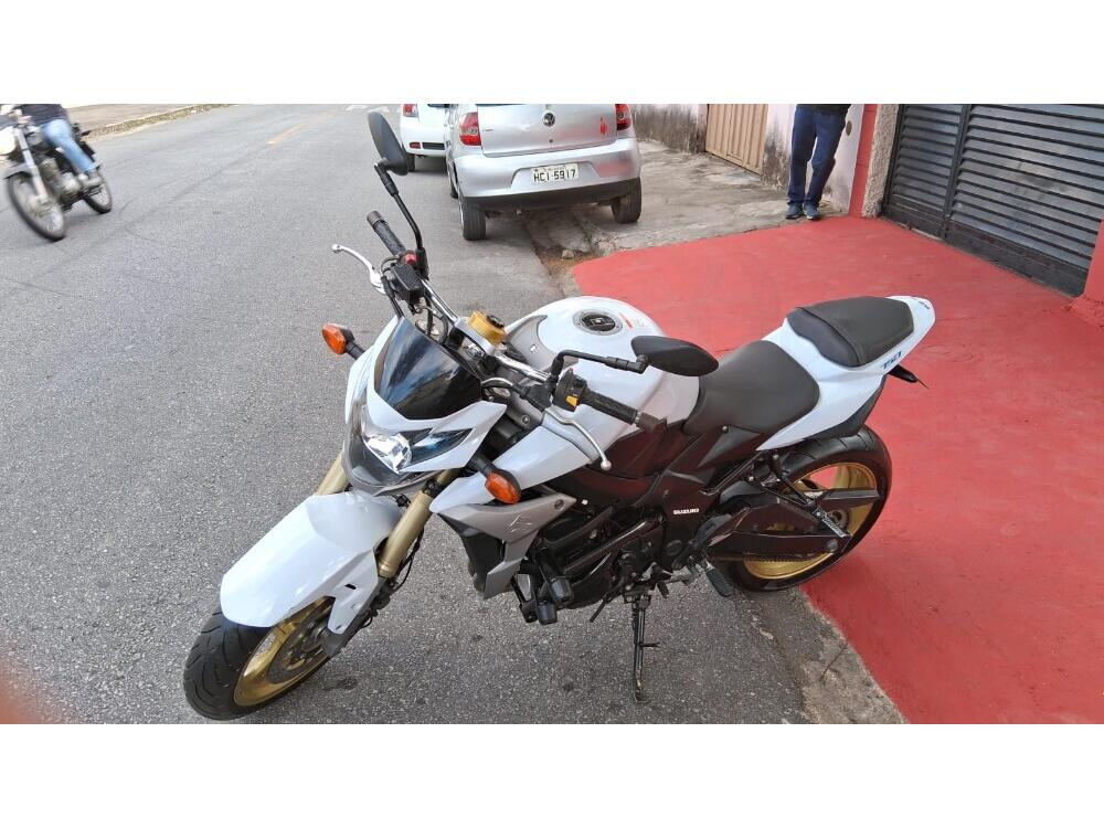Suzuki GSR 750