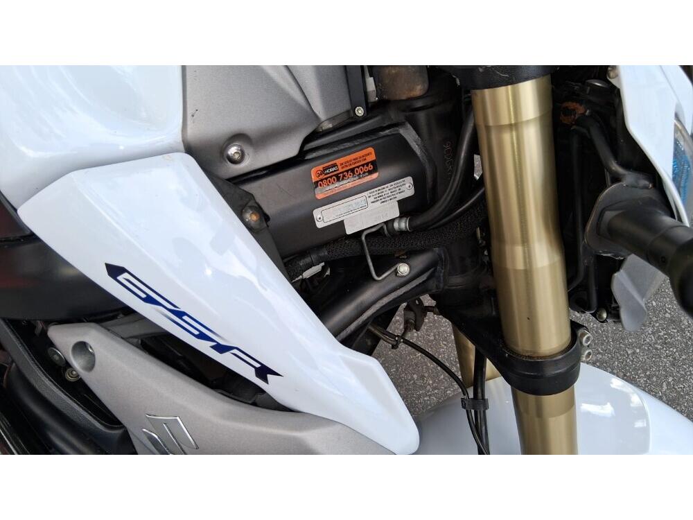Suzuki GSR 750
