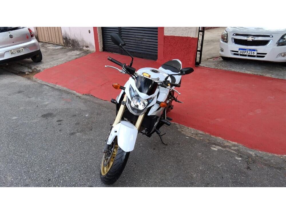 Suzuki GSR 750