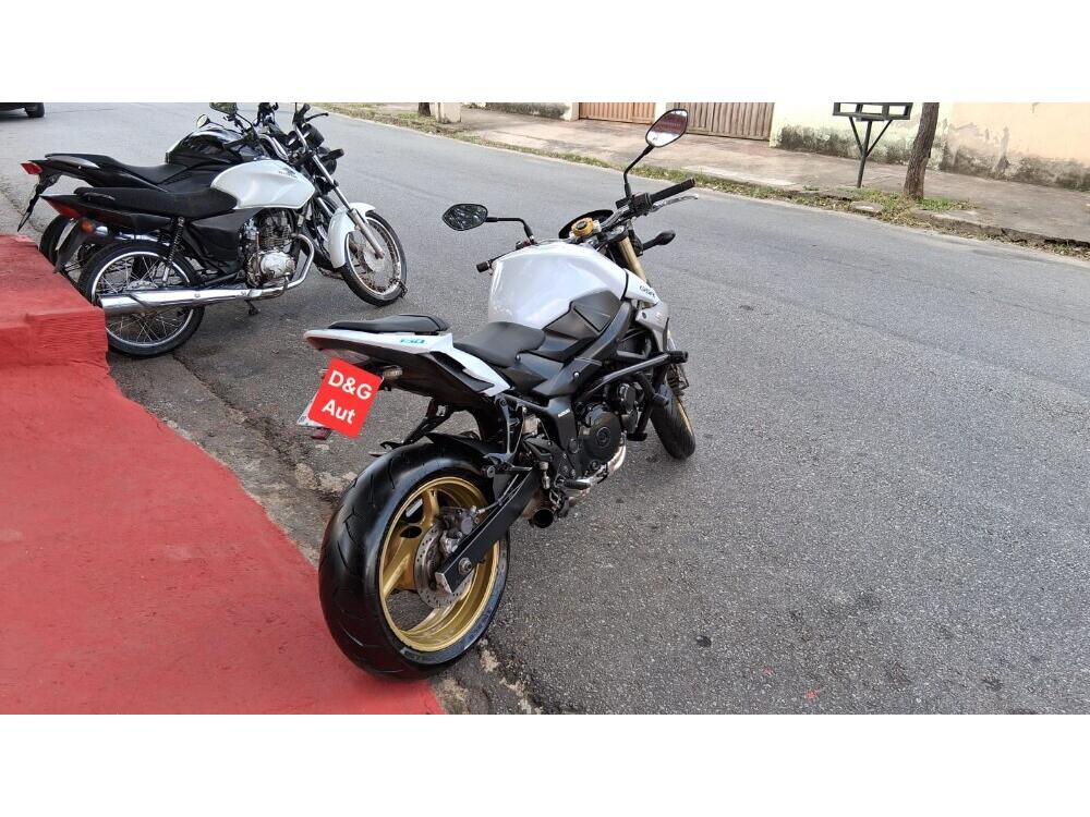 Suzuki GSR 750