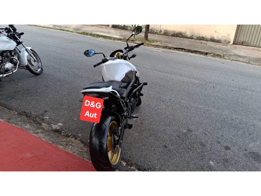 Suzuki GSR 750