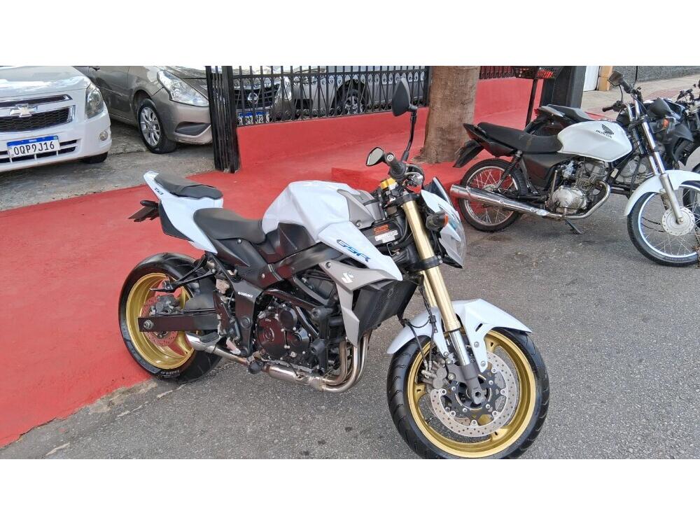 Suzuki GSR 750