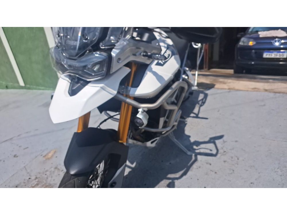 Triumph Tiger 900