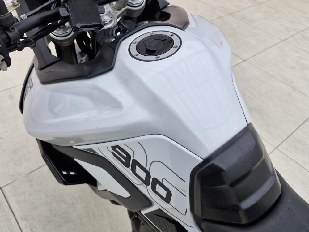 Triumph Tiger 900