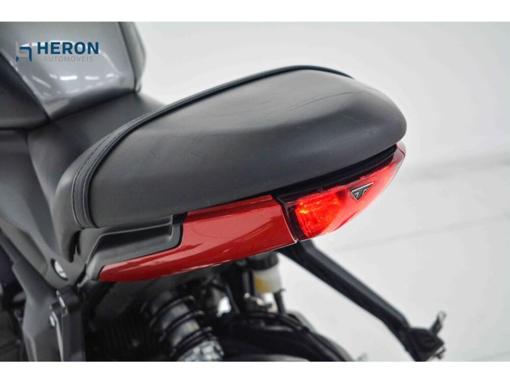 Triumph Trident 660