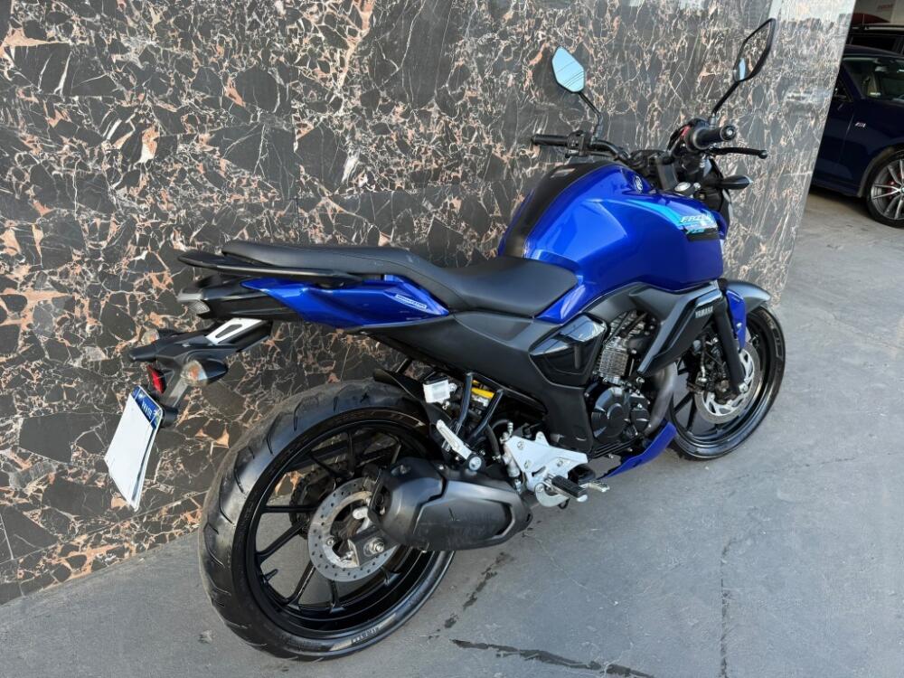 Yamaha FAZER FZ15